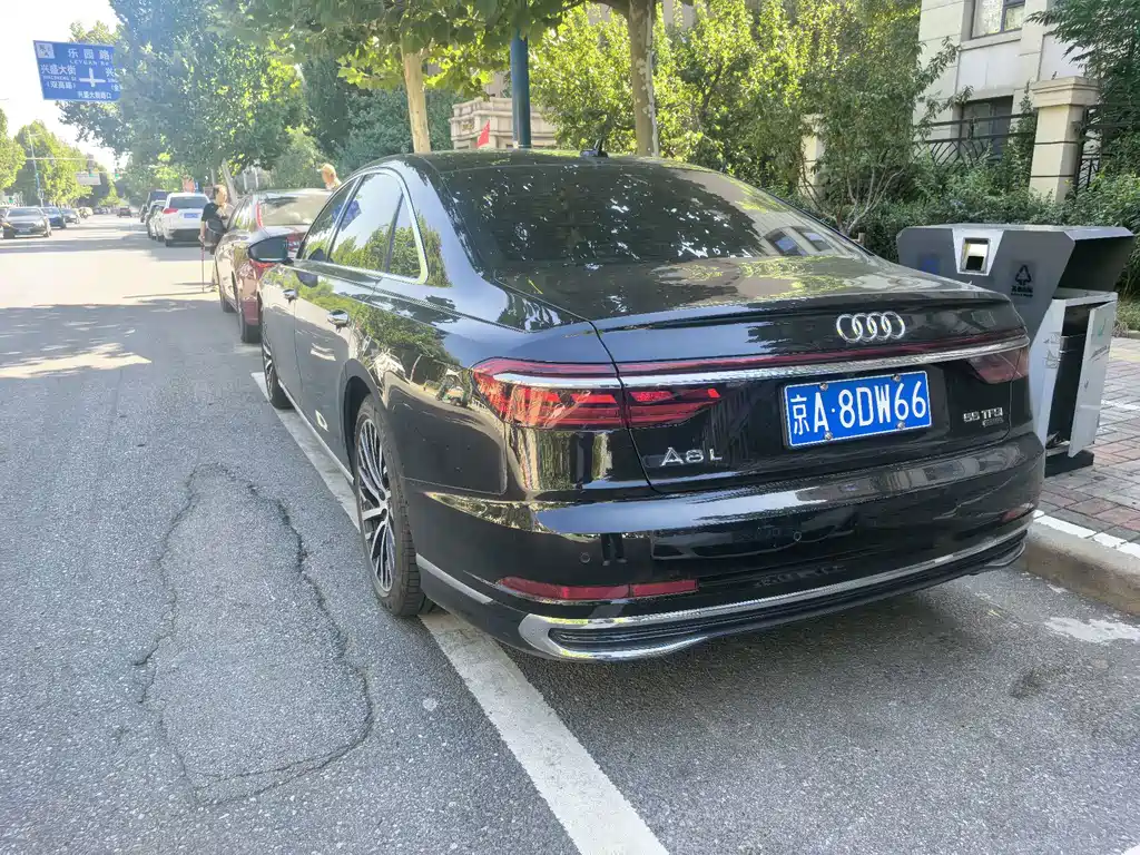 Audi A8 — фото 6