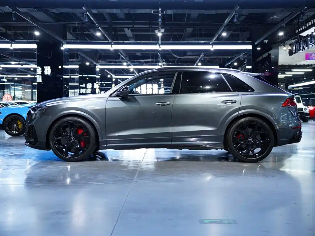 Audi RS Q8 — фото 4