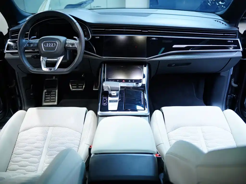 Audi RS Q8 — фото 34