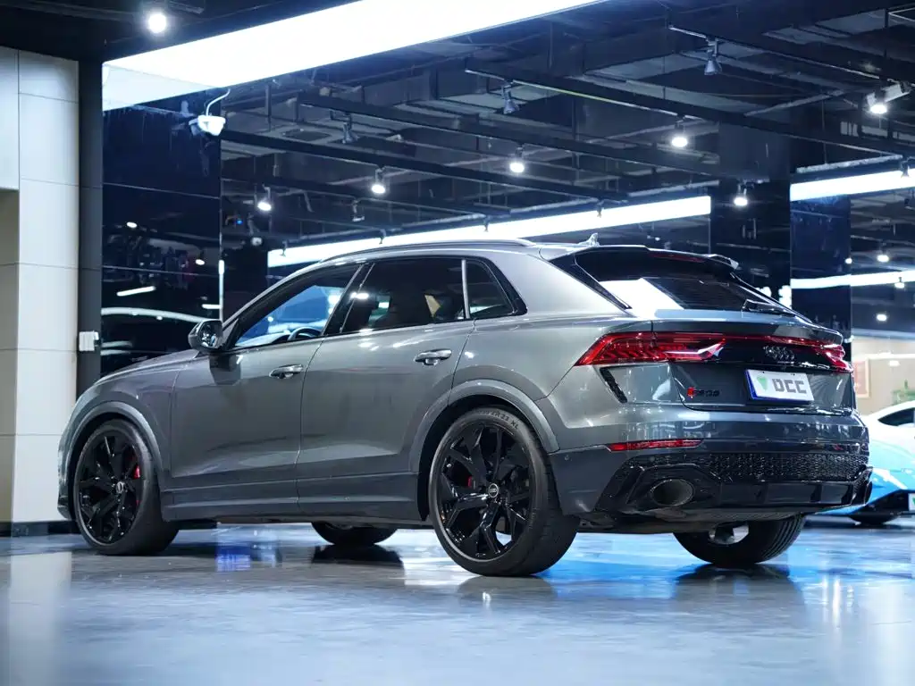 Audi RS Q8 — фото 6