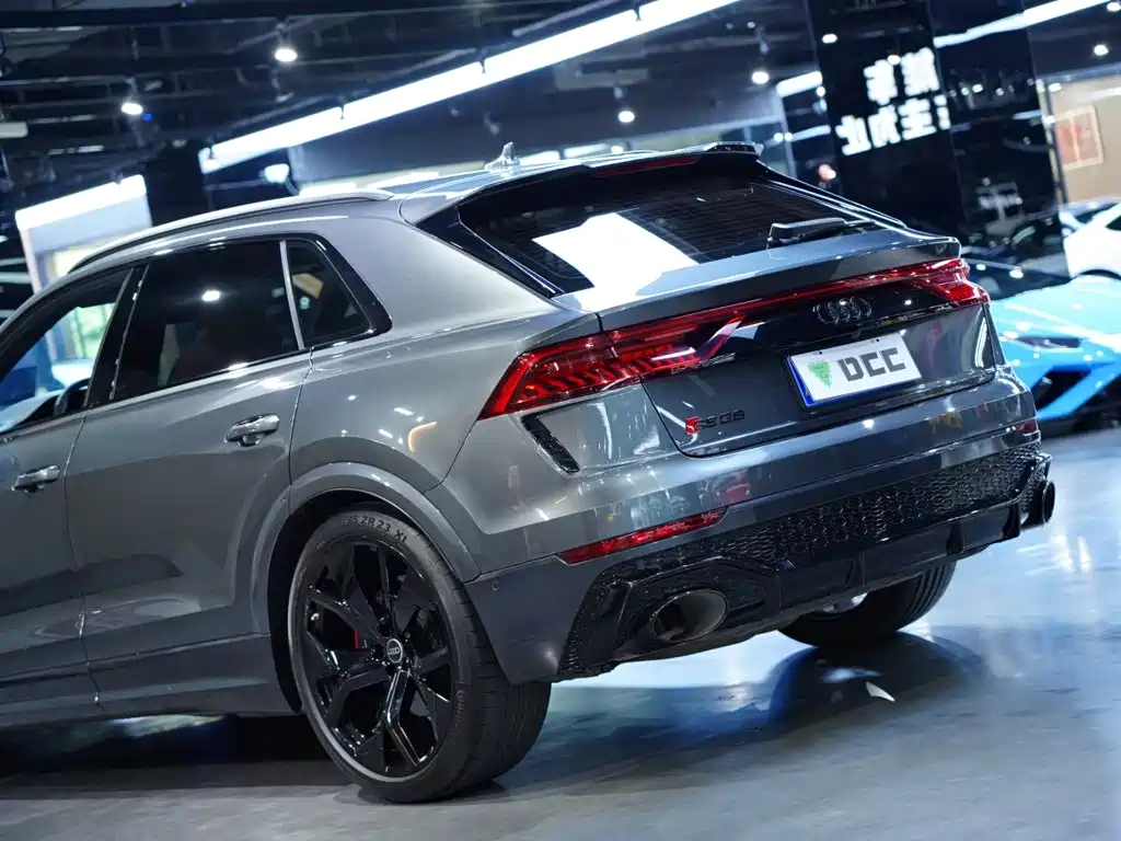 Audi RS Q8 — фото 7