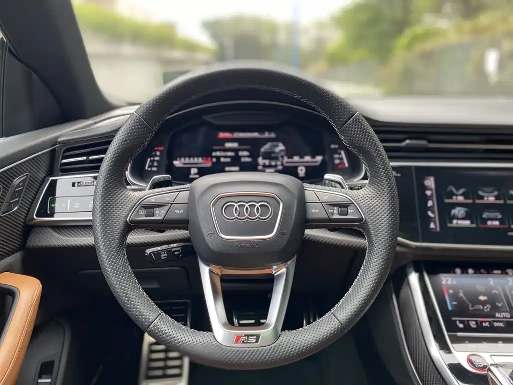 Audi RS Q8 — фото 10