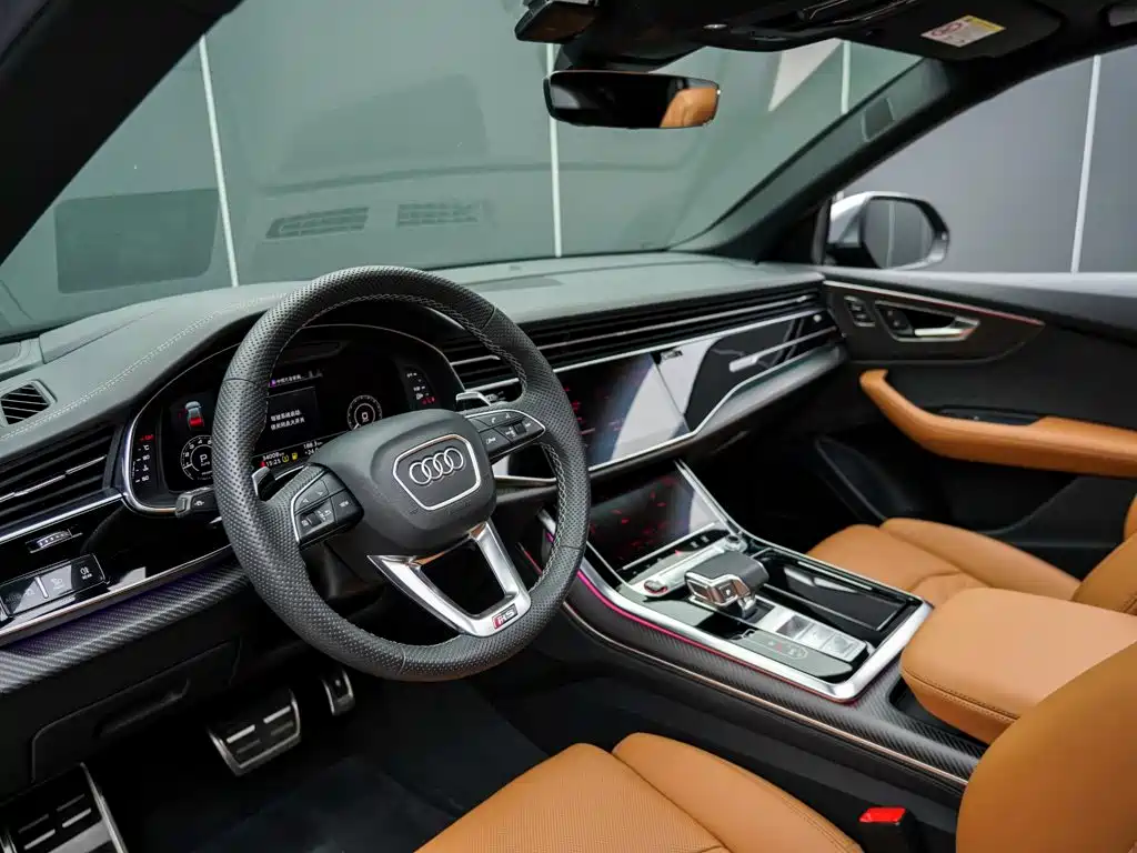 Audi RS Q8 — фото 11