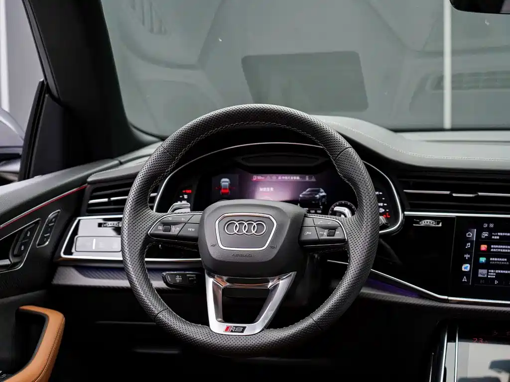 Audi RS Q8 — фото 17