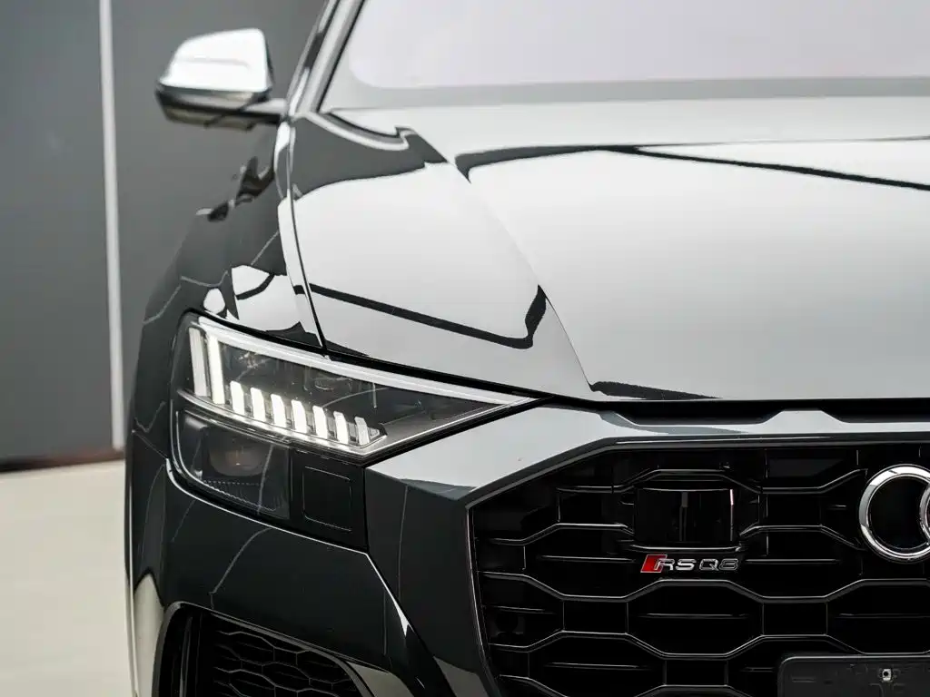 Audi RS Q8 — фото 4