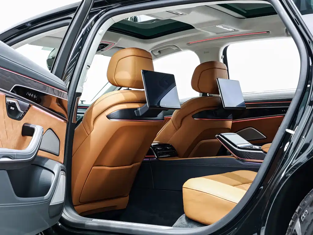 Audi A8 — фото 13
