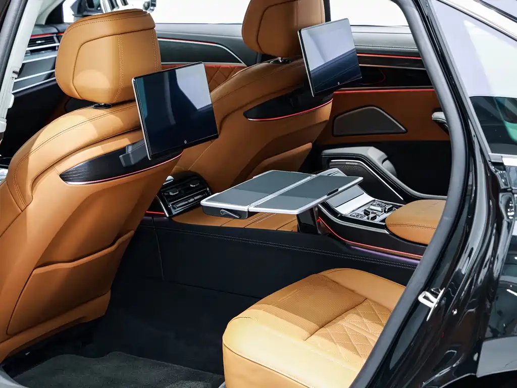 Audi A8 — фото 14