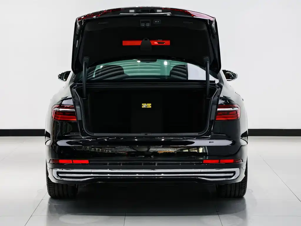 Audi A8 — фото 15