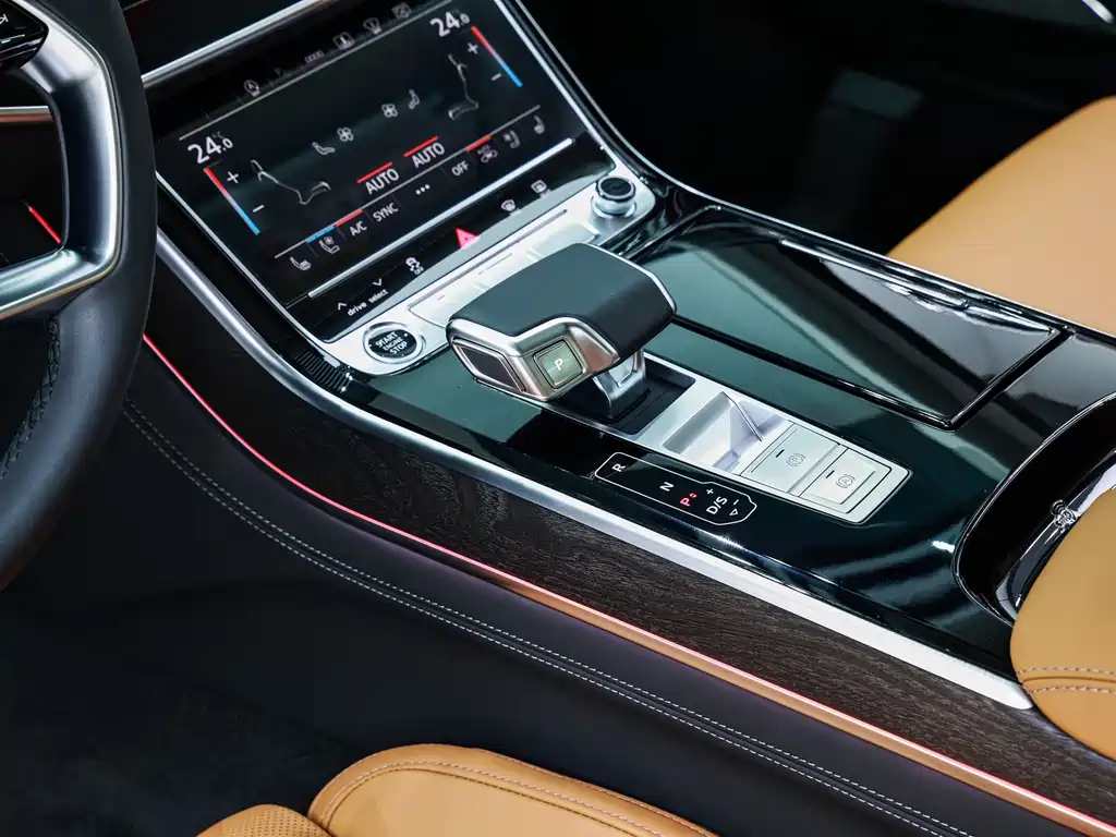 Audi A8 — фото 20