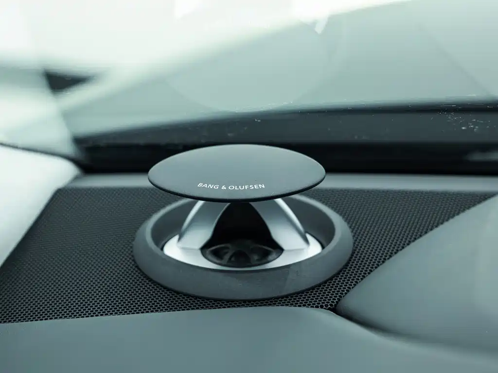 Audi A8 — фото 21
