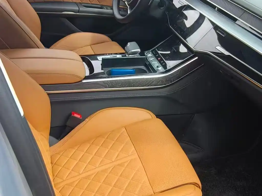 Audi A8 — фото 5