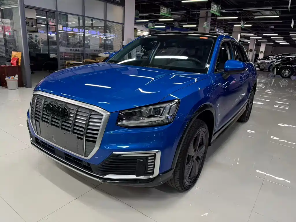 Audi Q2L e-tron — фото 2