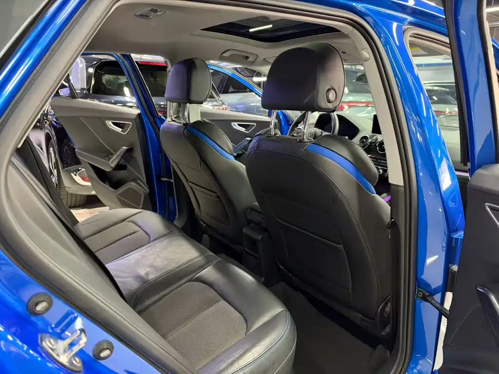 Audi Q2L e-tron — фото 11