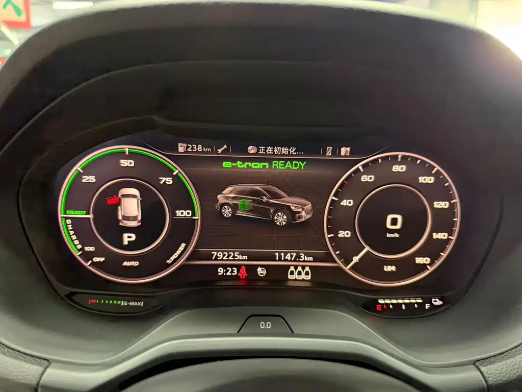 Audi Q2L e-tron — фото 13