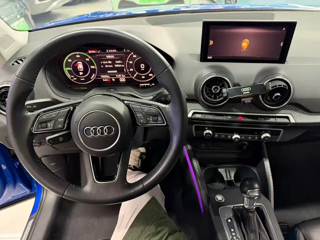 Audi Q2L e-tron — фото 14