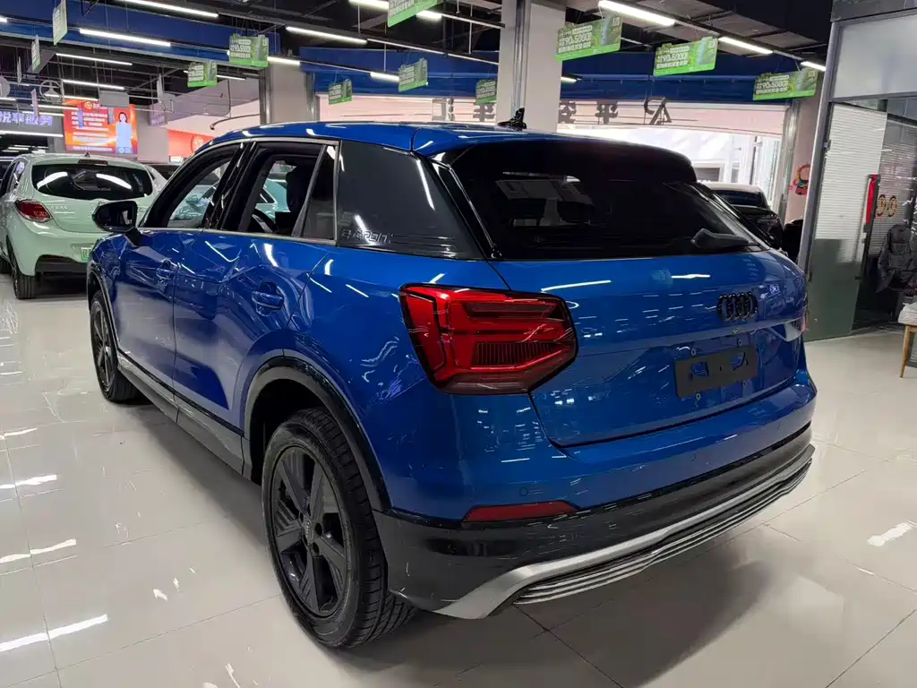 Audi Q2L e-tron — фото 6