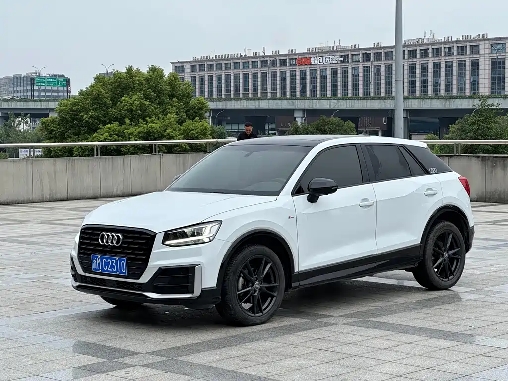 Audi Q2L