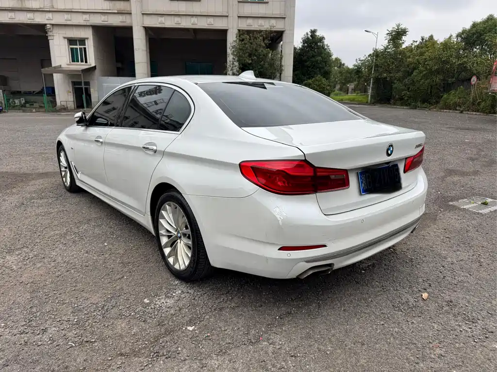 BMW 5 Series — фото 9