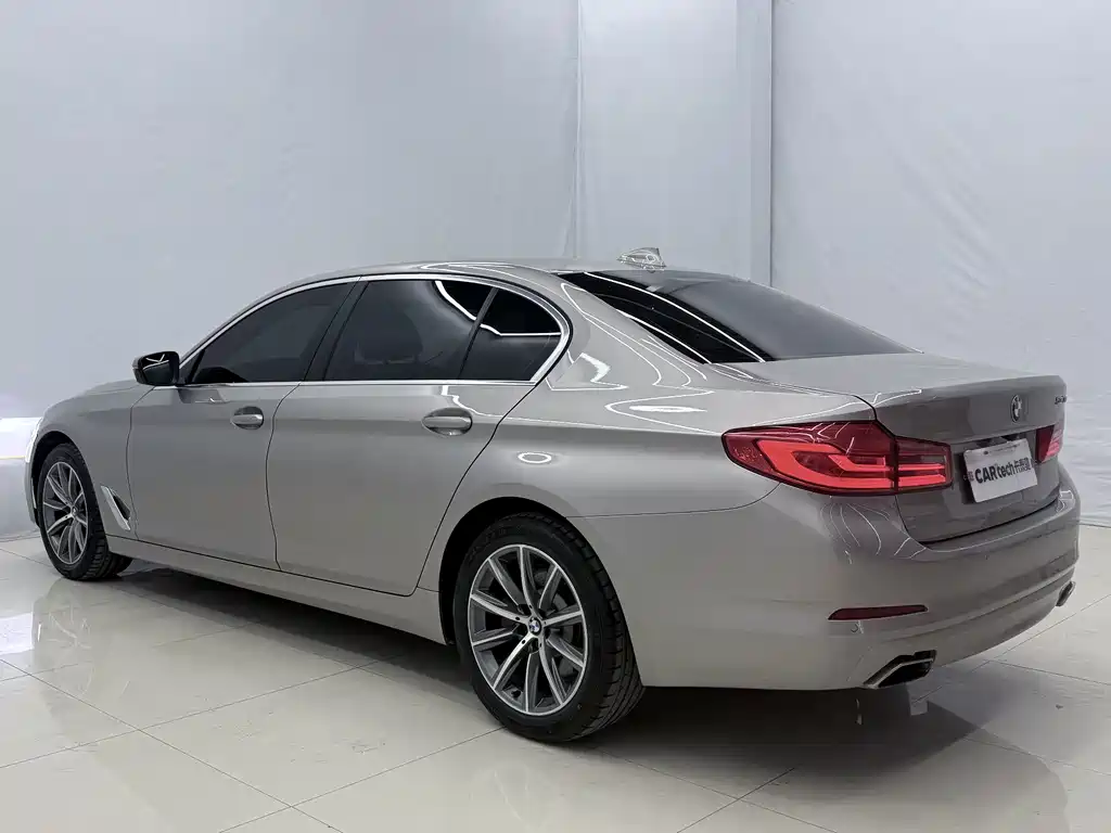 BMW 5 Series — фото 14