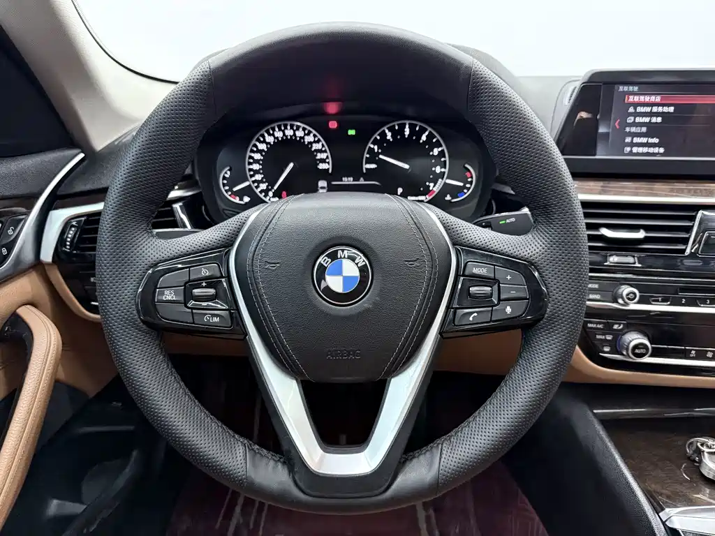 BMW 5 Series — фото 5