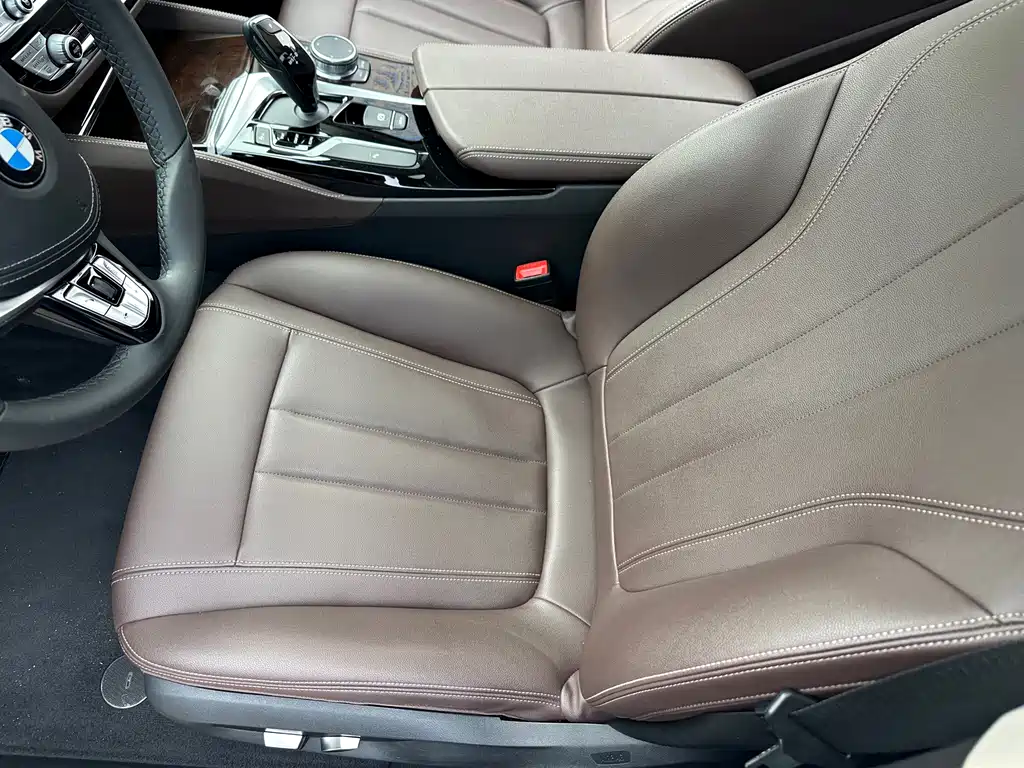 BMW 5 Series — фото 13