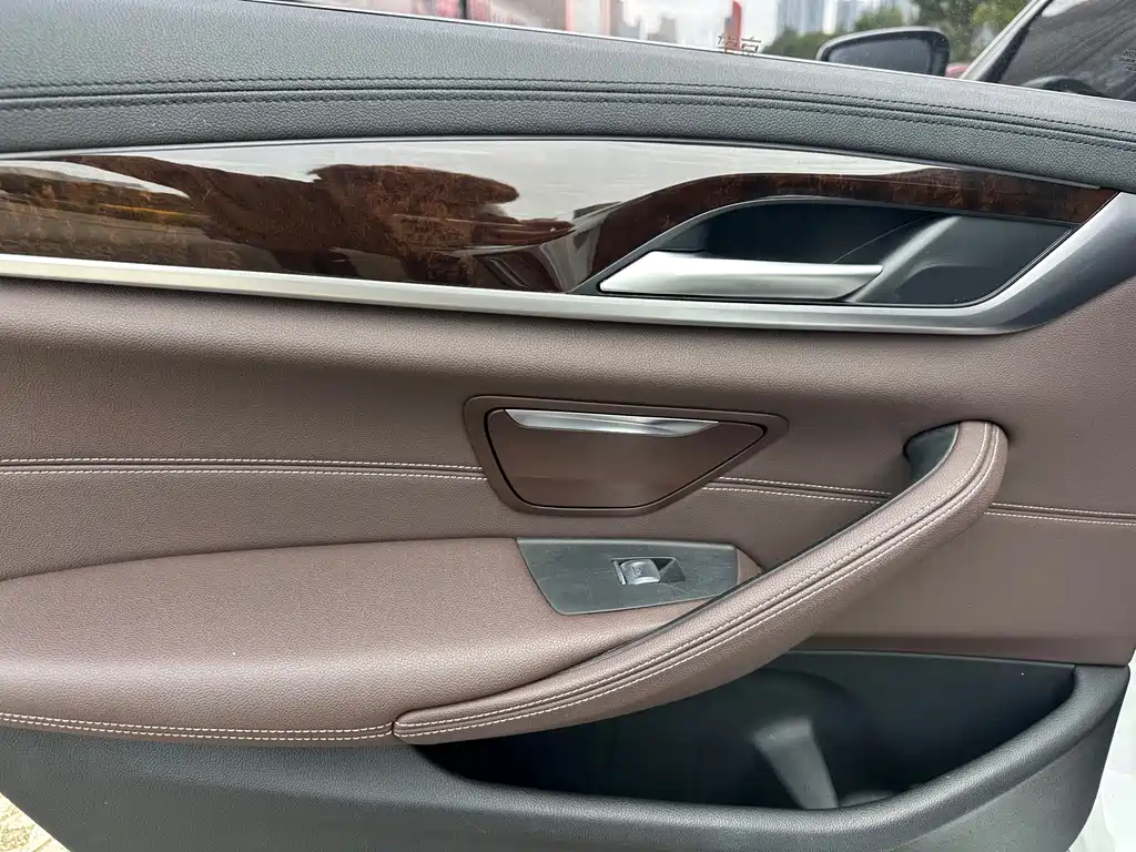 BMW 5 Series — фото 18