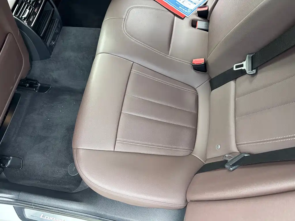 BMW 5 Series — фото 19