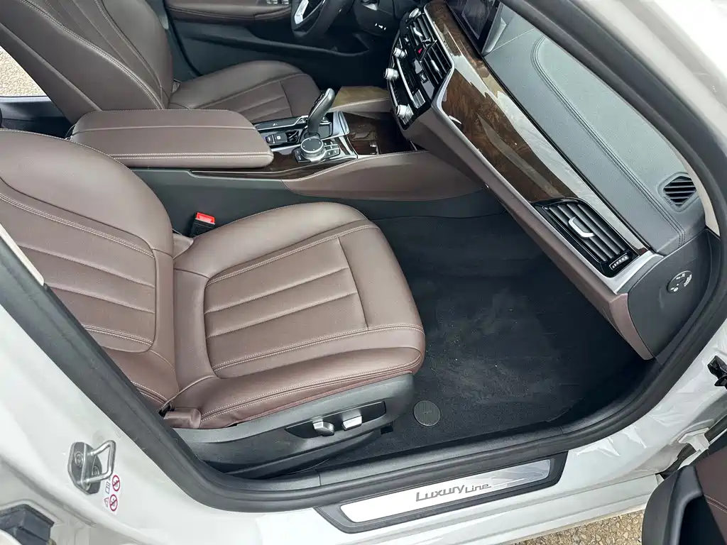 BMW 5 Series — фото 23
