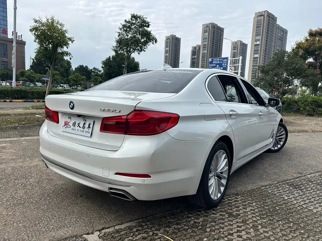 BMW 5 Series — фото 4