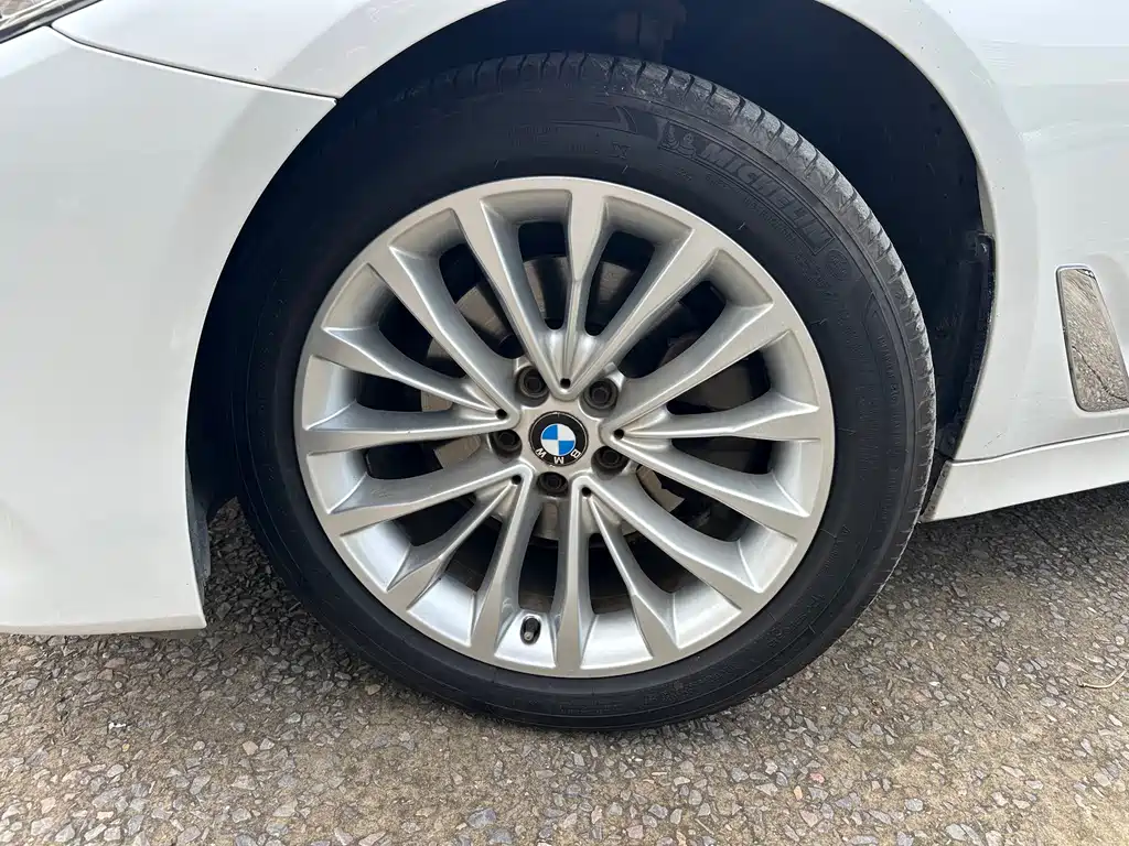 BMW 5 Series — фото 10