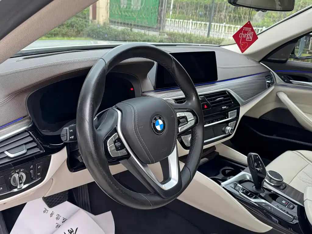 BMW 5 Series — фото 11