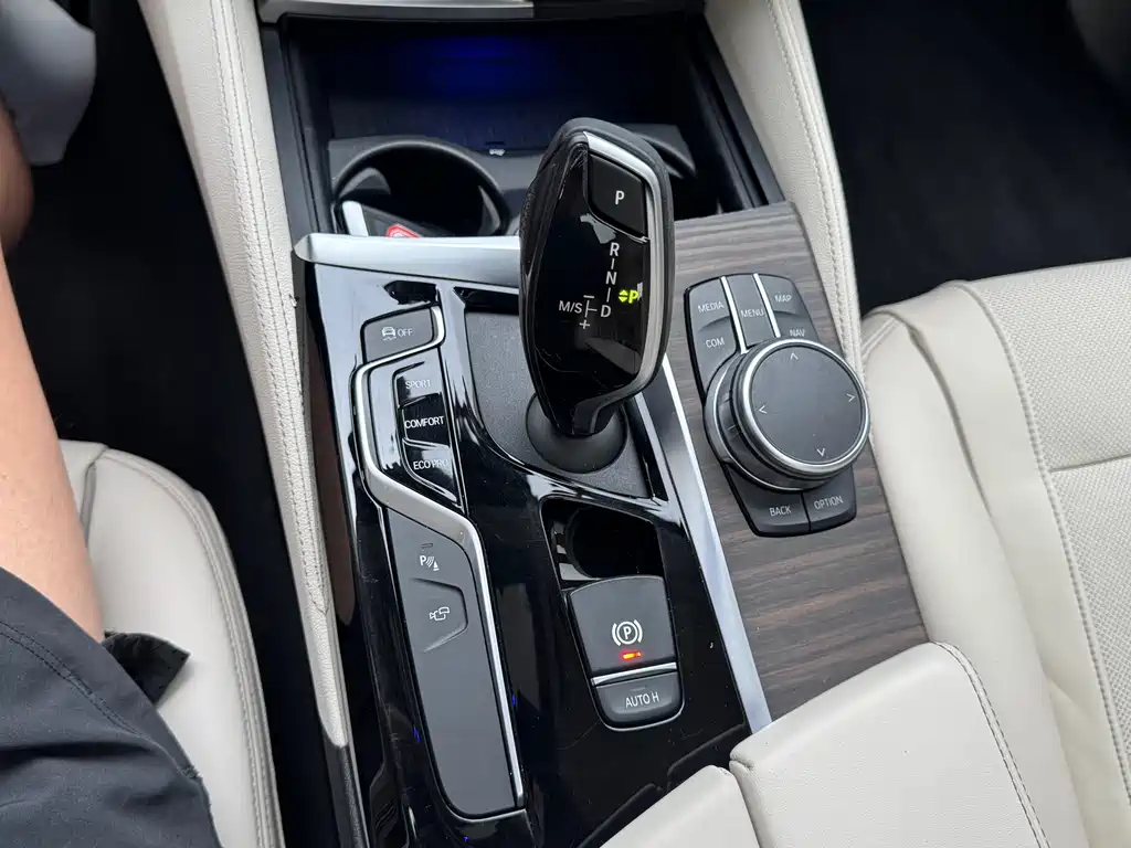 BMW 5 Series — фото 14