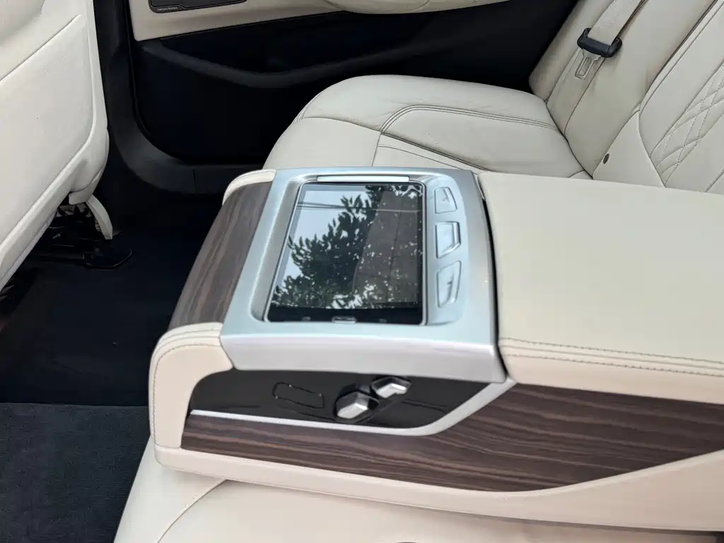 BMW 5 Series — фото 15