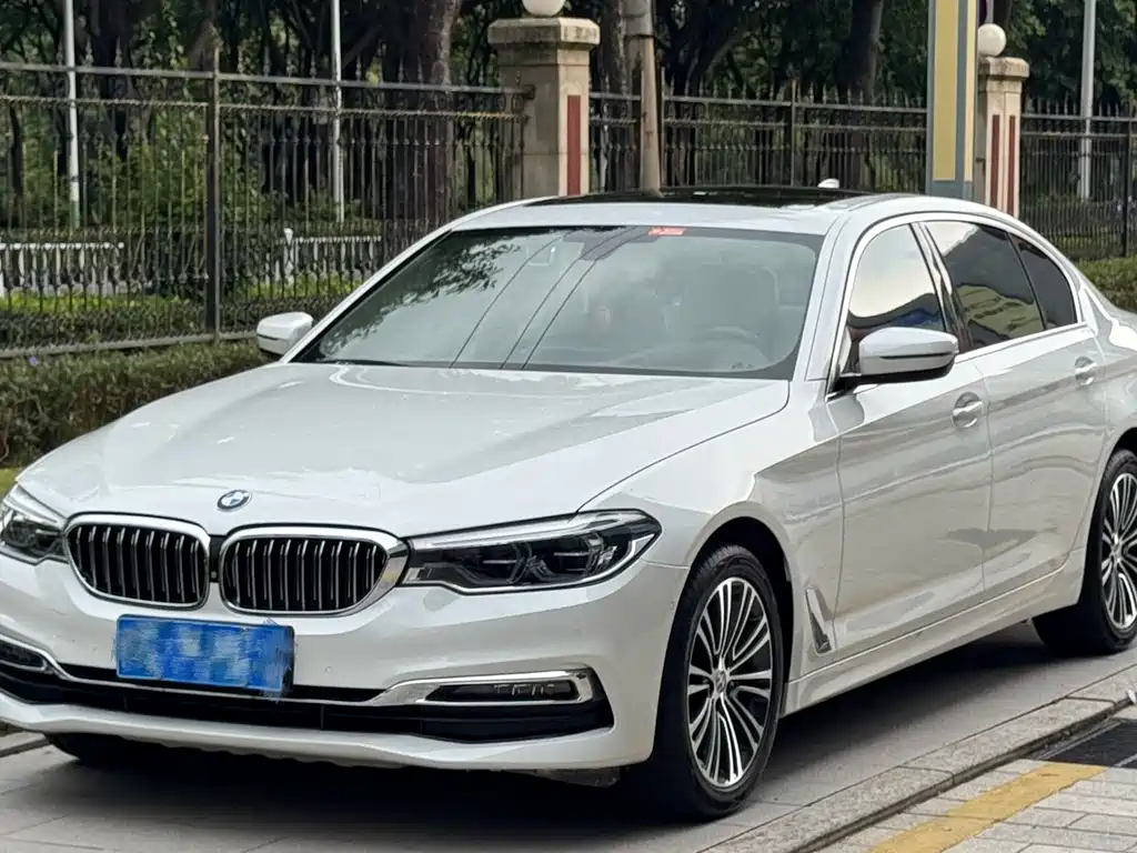 BMW 5 Series — фото 1