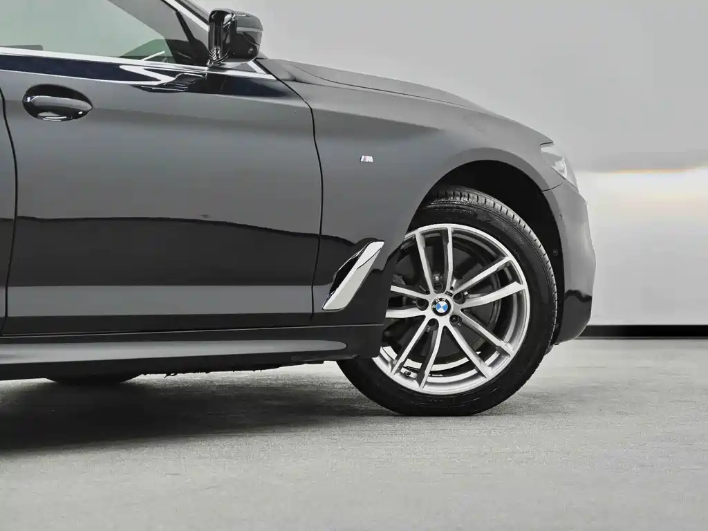 BMW 5 Series — фото 2