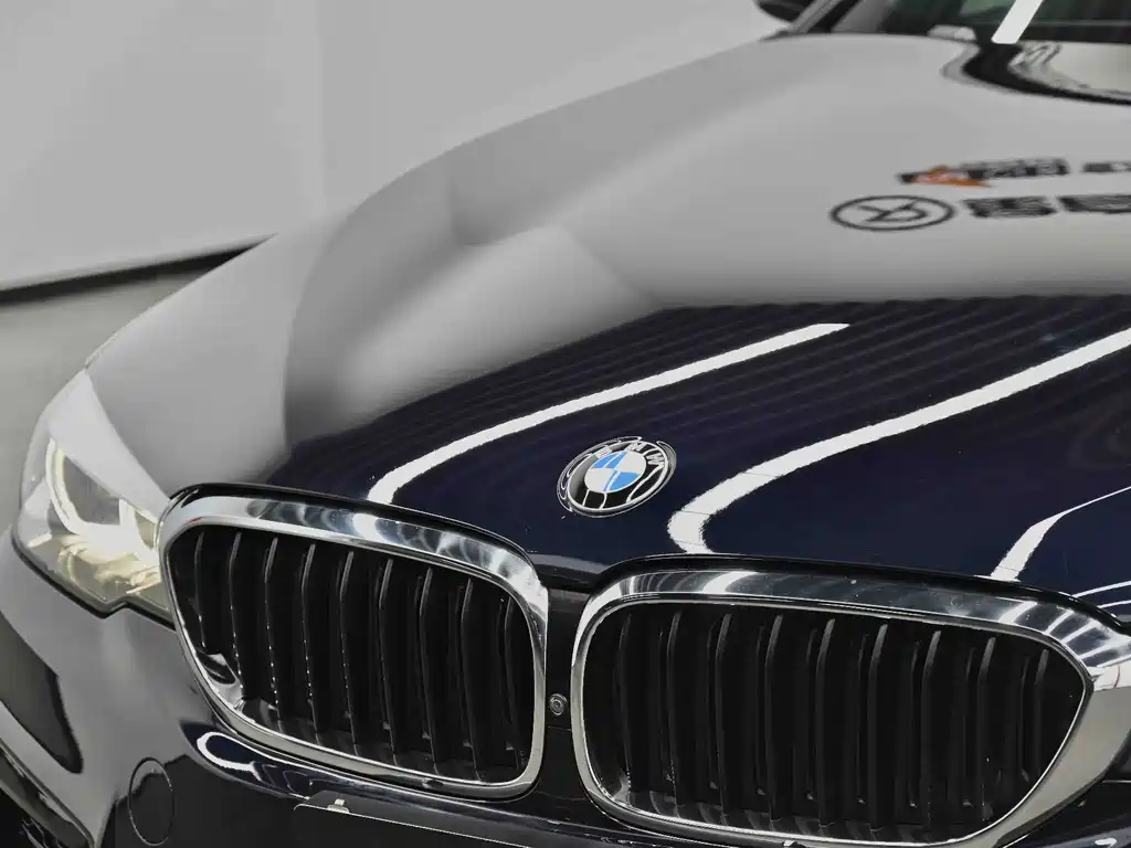 BMW 5 Series — фото 17
