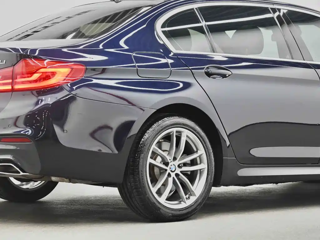 BMW 5 Series — фото 19