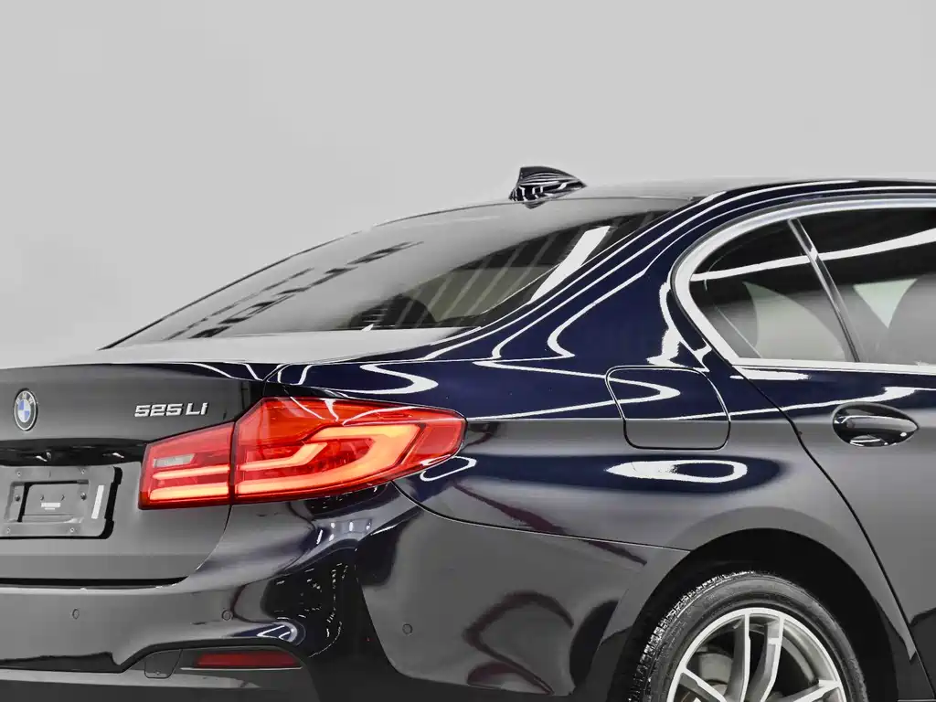 BMW 5 Series — фото 20