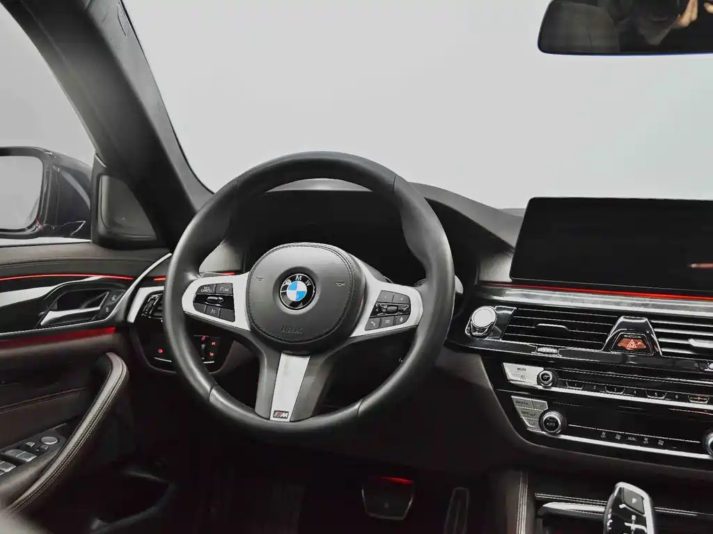 BMW 5 Series — фото 21