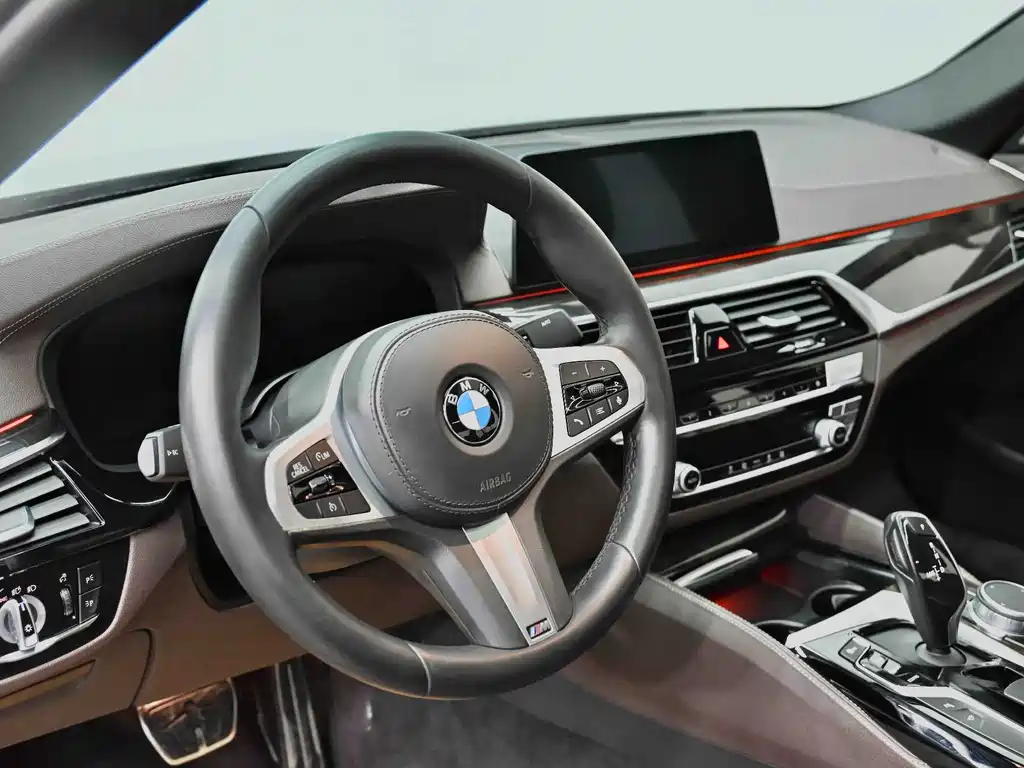 BMW 5 Series — фото 28
