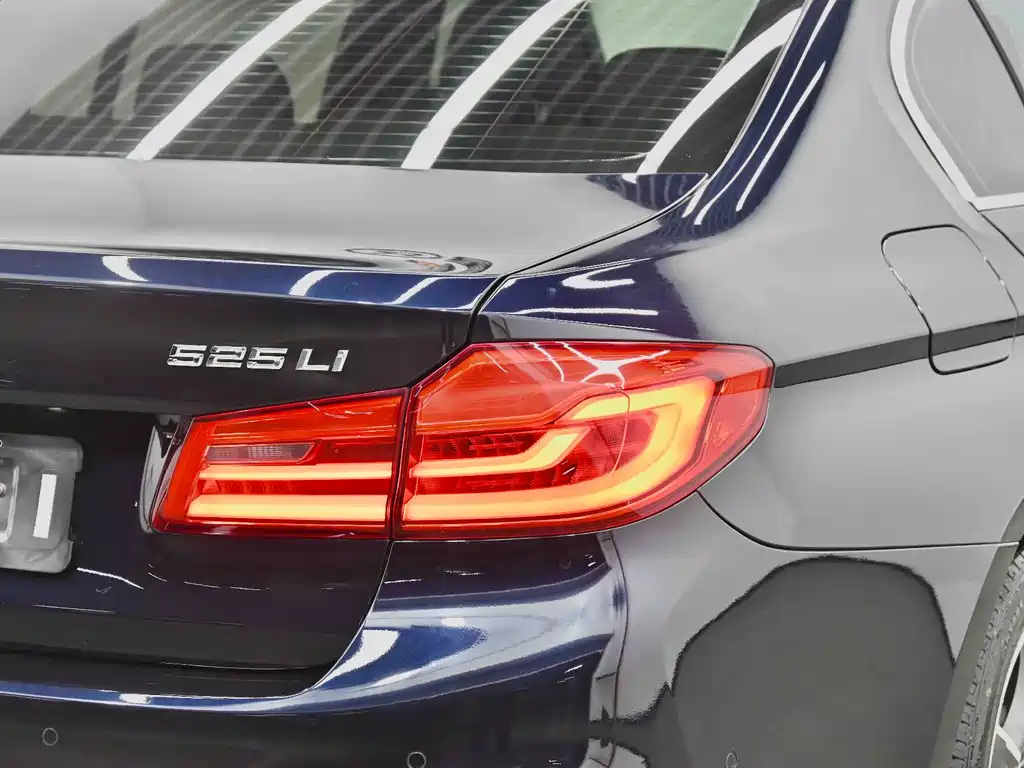 BMW 5 Series — фото 4