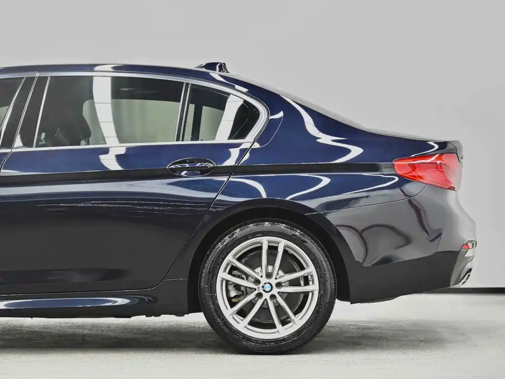 BMW 5 Series — фото 9