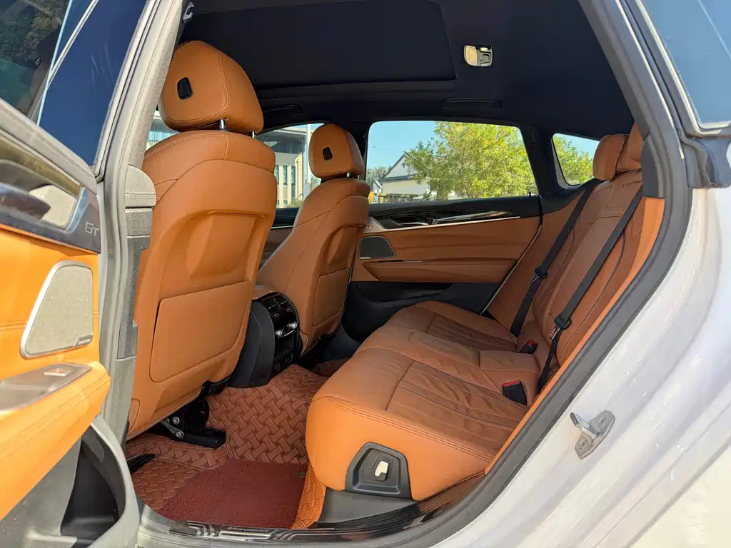 BMW 6 Series GT — фото 10
