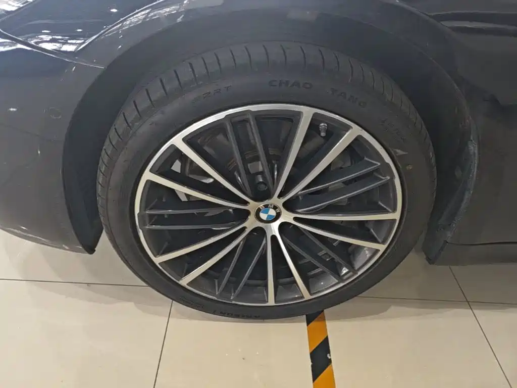 BMW 5 Series — фото 23
