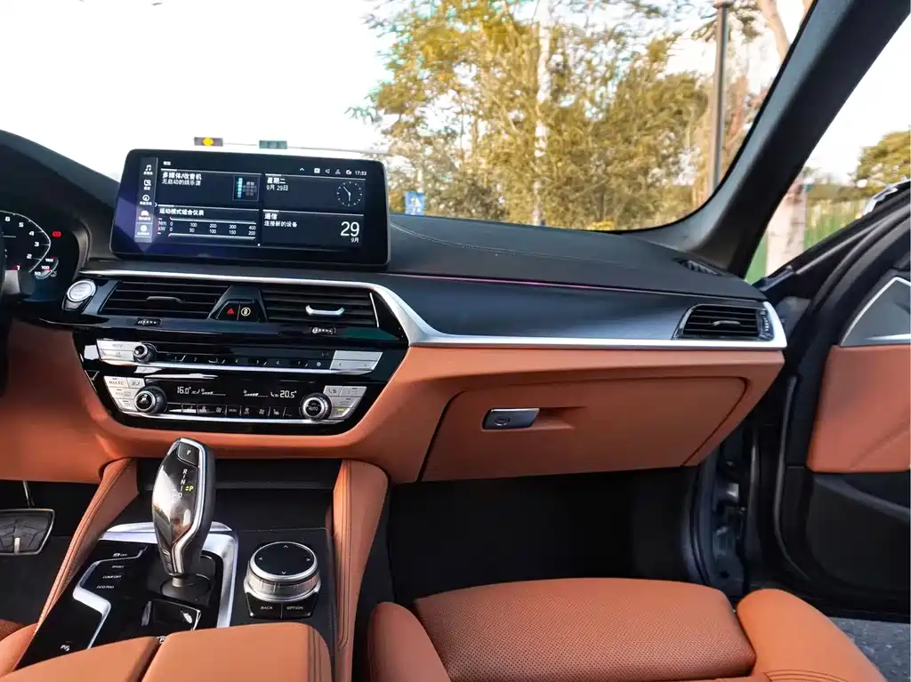 BMW 5 Series (Import) — фото 17