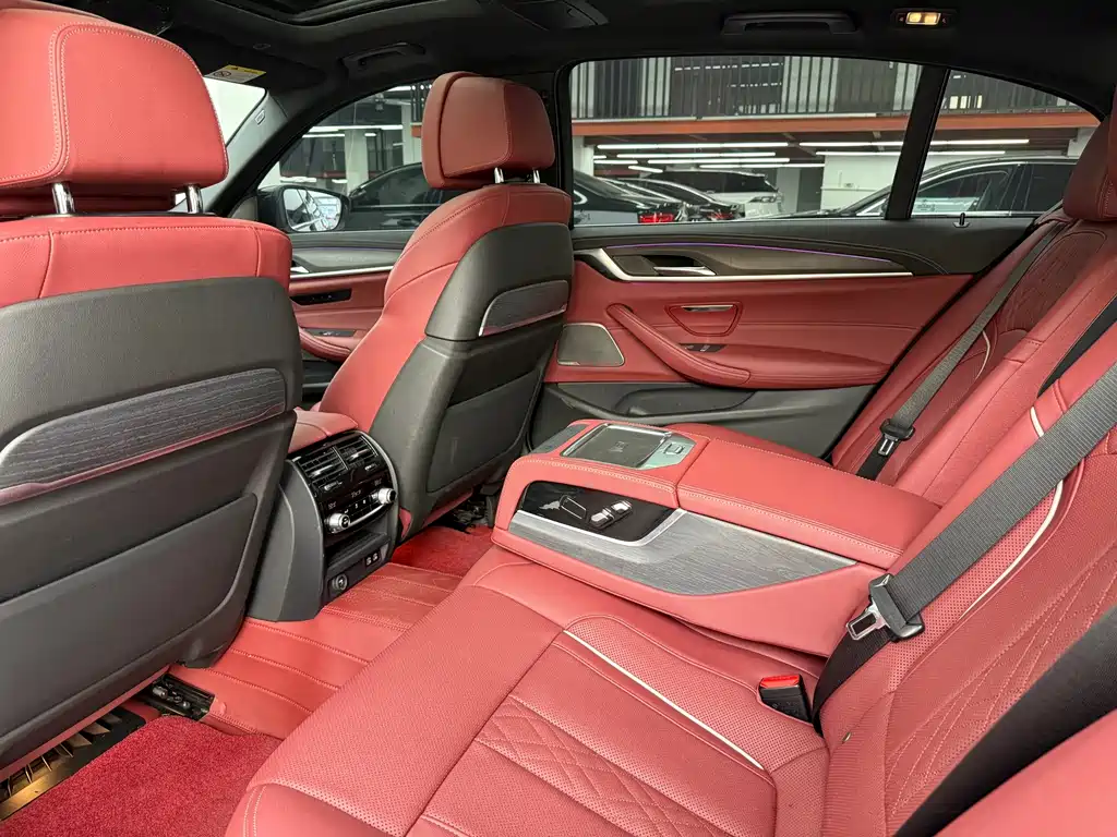 BMW 5 Series — фото 10