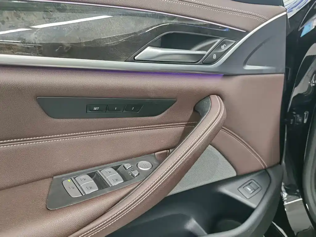 BMW 5 Series — фото 15