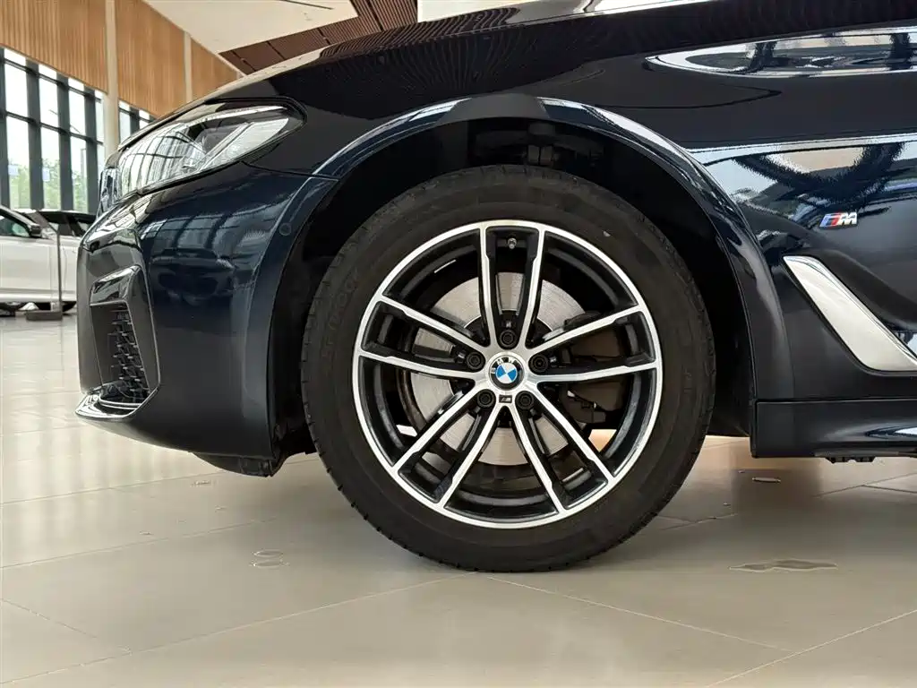 BMW 5 Series — фото 15