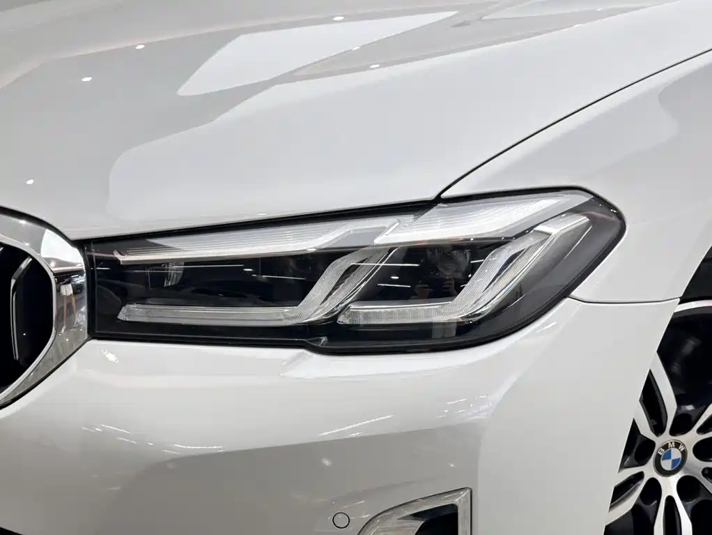 BMW 5 Series — фото 18