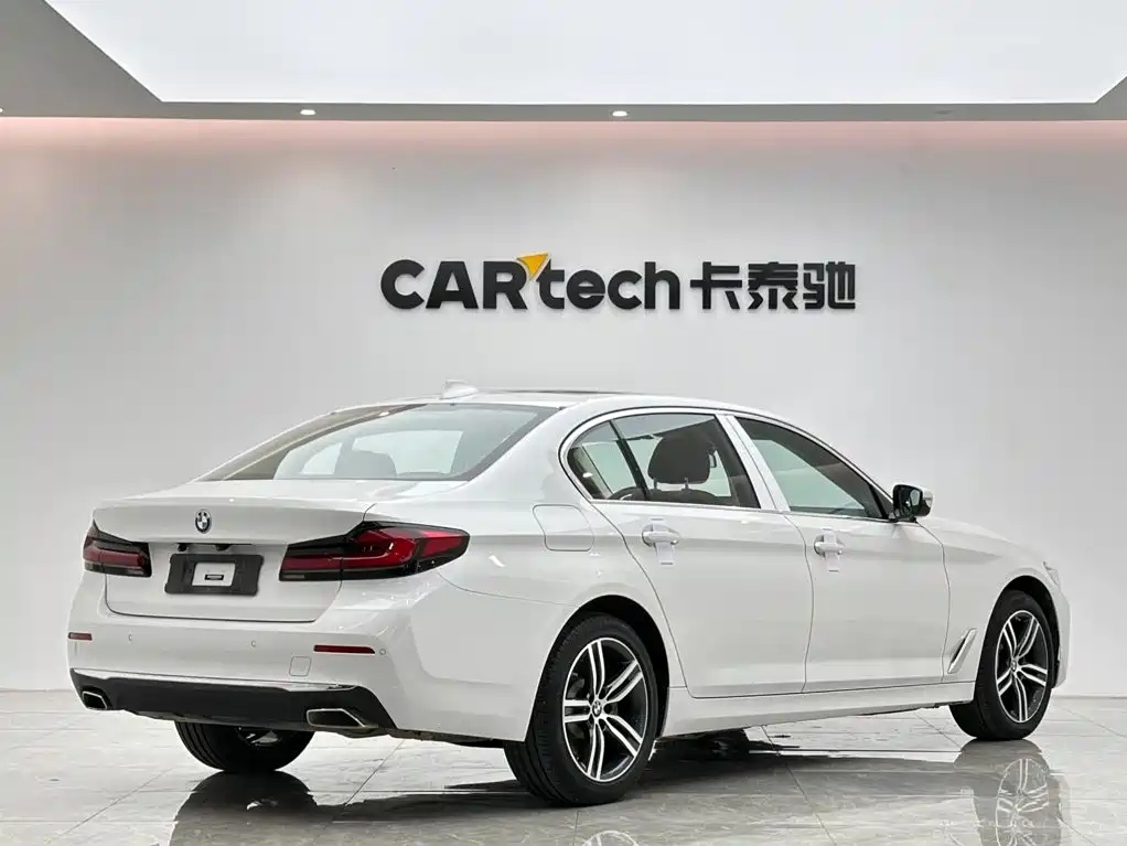 BMW 5 Series — фото 5